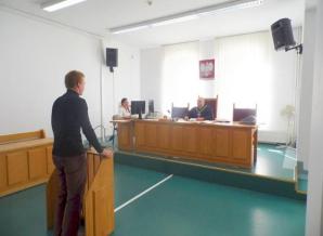 [VIDEO] Sędzia Agnieszka Połyniak uznała policjantów mających problemy z pamięcią za wiarygodnych. Pracodawczynię z Kłodzka skazała prawomocnie na 120 godzin robót publicznych za ich rzekome znieważenie. Ale nie nakazała ich przepraszać!