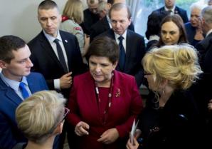 Wypadek z udziałem kolumny rządowej przewożącej Premier Beatę Szydło. Szefowa rządu Śmigłowcem LPR przetransportowana do szpitala w Warszawie