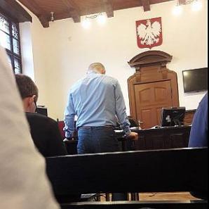 Matka nauczyciela, skazanego wczoraj na 3,5 roku więzienia: Szybki sąd, szybkie skazanie, bo nie ma dowodów a sukces musi być! Dlaczego sędzia dodał 1,5 roku więcej więzienia, niż chciał prourator? By zachować twarz w sprawie, w której nie ma dowodów?