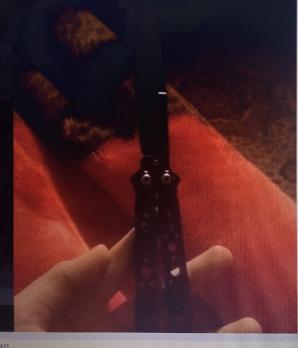 Dlaczego Łukasz Jeziorski, burmistrz dzielnicy Warszawa-Wawer z koalicji PO.N nie zajął się zagrożeniem nożami i przemocą w podległej sobie szkole? Dlaczego nie zareagował, kiedy widział policjantów zabezpieczających monitoring po kolejnym przestępstwie?