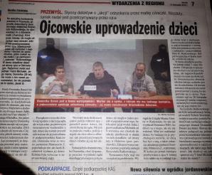 [VIDEO] SuperExpress oraz czołowe gazety na Podkarpaciu nagłośniły dziś szaleństwo uprowadzenia dzieci przez Jacka B. z Ostrowa w Gminie Radymno. 9-letnia Julka uciekła, 7-letni Michaś wciąż jest więziony, 20 listopada kolejna rozprawa