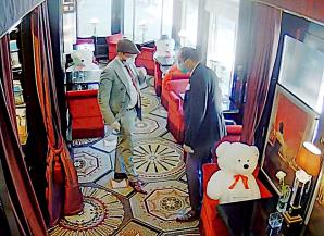 [VIDEO] 5000 euro prizes are offered by Krzysztof Rutkowski on behalf of the victim from Switzerland! Who recognizes the fraudsters who committed another crime a week ago, no longer in Amsterdam but in Monaco?