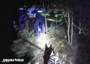 [VIDEO] Skuteczny pościg policjantów za poszukiwanym trzema listami gończymi nagrała kamera nasobna