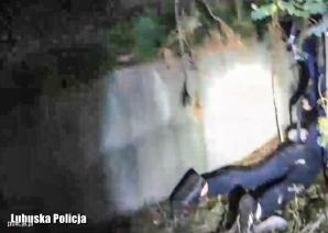 [VIDEO] Skuteczny pościg policjantów za poszukiwanym trzema listami gończymi nagrała kamera nasobna