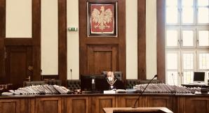 [VIDEO] - W sposób zaplanowany i perfidny wykorzystywał uczucia - zeznała pierwszą z ofiar dolnośląskiego Tulipana w procesie o wyłudzenie 10 mln zł, który dziś rozpoczął się przed Sądem Okręgowym w Jeleniej Górze