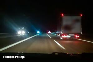 [VIDEO] Lubuscy policjanci eskortowali busa ze szczepionkami przeciw COVID-19
