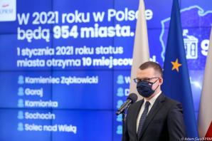 [VIDEO] 10 nowych miast na mapie Polski. Premier M. Morawiecki: To akt sprawiedliwości dziejowej