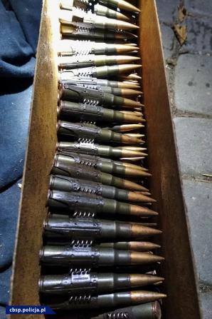 [VIDEO]  Potężne uderzenie w nielegalny rynek broni – 63 osoby podejrzane i zlikwidowane „arsenały”. Nielegalny towar był przemycany do Polski z Europy Zachodniej oraz Czech 