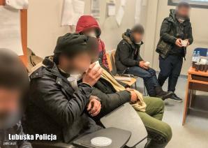 [VIDEO] Kurier, obywatel Ukrainy, przewoził imigrantów z Iraku i Egiptu. Transport udaremniony przez policjantów