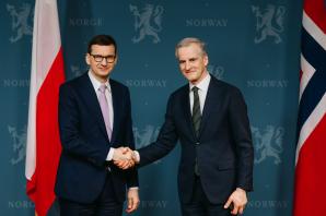 Premier: dzisiaj wiemy bardzo dobrze, że będziemy niezależni od rosyjskiej ropy i gazu. Mateusz Morawiecki wziął udział w szczycie szefów rządów państw V4 oraz Wielkiej Brytanii w Londynie