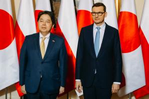Rozmowa premiera z ministrem spraw zagranicznych Japonii o pomocy humanitarnej dla Ukrainy