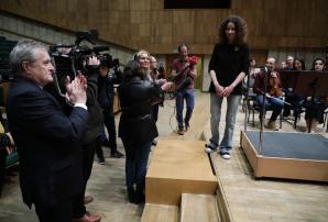 Muzycy z Kijowa z włoskim dyrygentem Luigim Gaggero są już w Polsce. Zagrają w Warszawie, Łodzi, Berlinie, Hamburgu, Dreźnie