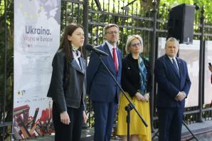 Ukraina. Wojna w Europie–  wystawa plenerowa ukraińskiego IPN w Muzeum Łazienki Królewskie. Wystawa będzie prezentowana m.in. w miastach Berlin, Bamberg i Frankfurt, Bruksela