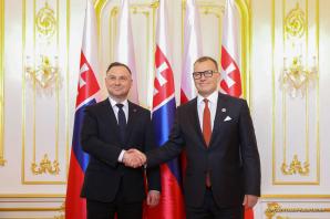 [VIDEO] Polska i Słowacja wspierają integrację Ukrainy z UE. W ostatnim czasie Andrzej Duda odwiedził Czechy i Litwę, a w piątek złoży wizytę w Republice Estońskiej.