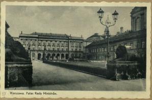 Konserwacja kamiennych rzeźb lwów przed dziedzińcem Pałacu Prezydenckiego