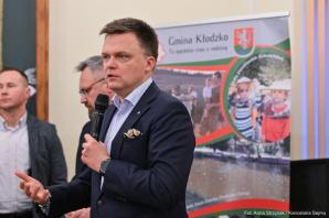 [VIDEO] Głuchołazy: konferencja prasowa marszałka Sejmu Szymona Hołowni