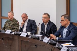 [VIDEO] Brakuje ekip remontowych, budowlanych. Prezydent RP na terenach popowodziowych