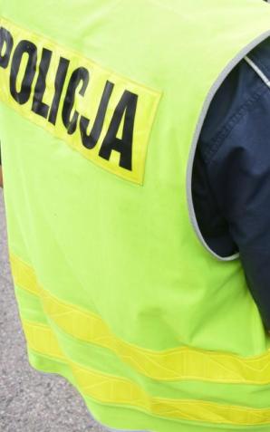 Pijany stawił się na dozór, po czym odjechał autem