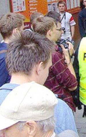 Katowice: Dzielnicowi odnaleźli dziewczynkę zanim otrzymali sygnał o zaginięciu od zaniepokojonych rodziców.