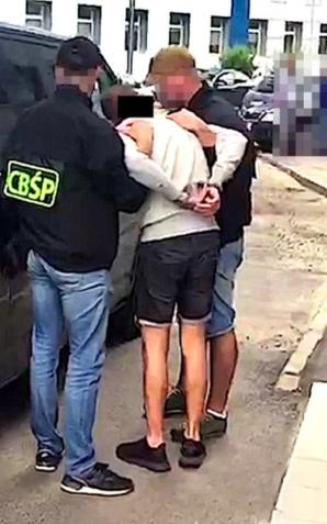 [VIDEO] Handlowali środkami poronnymi w Internecie - policjanci rozbili zorganizowaną grupę przestępczą