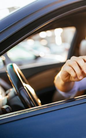 Coraz więcej osób decyduje się na wynajem samochodu – sprawdzamy przyczyny tego trendu