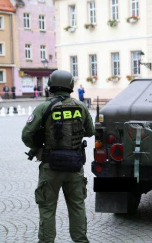 Wspólne czynności CBA i ABW w śledztwie prowadzonym pod nadzorem Prokuratury Regionalnej w Szczecinie. Sześć osób zatrzymanych