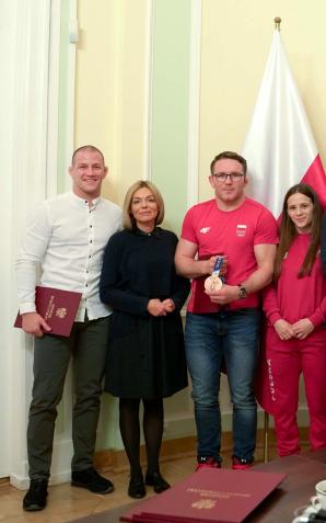 Minister Kamil Bortniczuk spotkał się z medalistami Mistrzostw Świata w zapasach w Oslo i Belgradzie