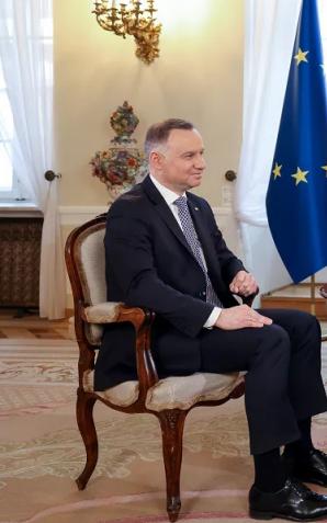 Prezydent w BBC: Decyzja o przekazaniu Ukrainie F-16 musi być podjęta wspólnie