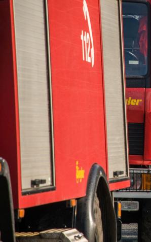 Wiceminister Ireneusz Zyska wręczył promesy na zakup nowych samochodów dla OSP z Dolnego Śląska