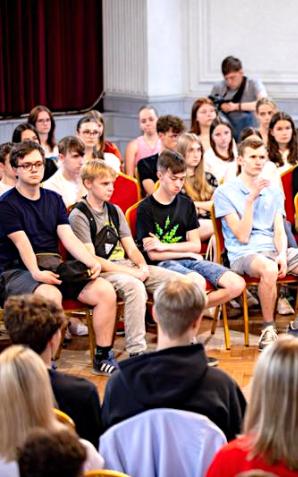 [VIDEO] Lekcja obywatelska Marszałka Sejmu z młodzieżą z województwa śląskiego