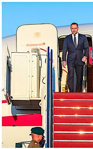 [VIDEO] Prezydent z wizytą w USA: W Białym Domu Prezydent Karol Nawrocki będzie prezentował polskie stanowisko w sprawie dalszych działań w negocjacjach pokojowych na Ukrainie 