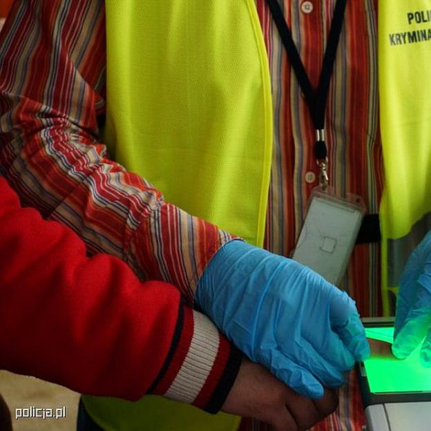 Oszukiwali firmy w całym kraju. Pobierali zaliczki i znikali