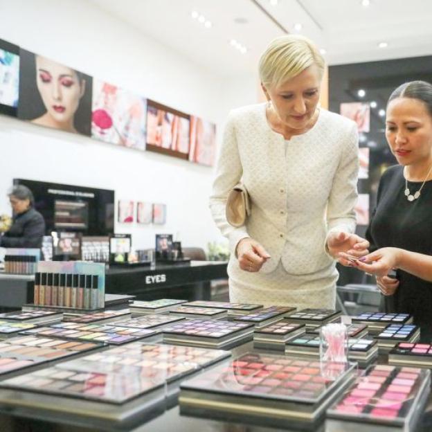 Meksyk: Pani Prezydentowa wspiera polskich przedsiębiorców. Odwiedziła polski salon firmowy Inglot 