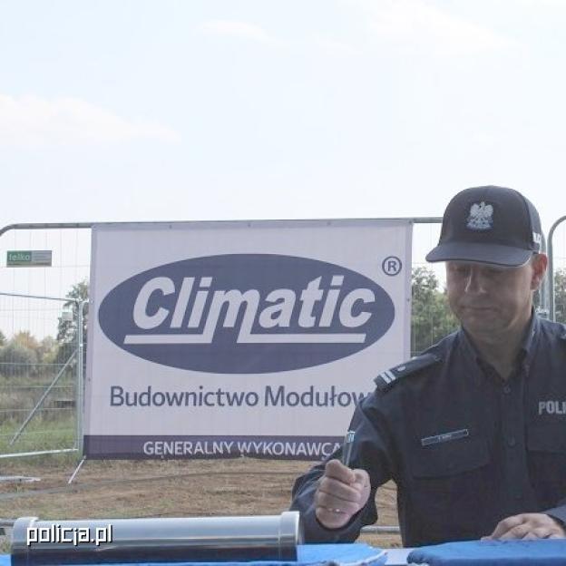 [VIDEO] Pierwsza w polsce budowa modułowa jednostki policji w prochowicach