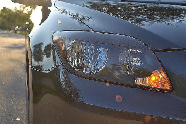 Montowanie dodatkowego oświetlenia w samochodzie może doprowadzić do utraty dowodu rejestracyjnego