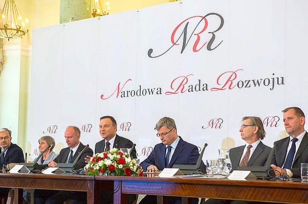 Prezydent: Państwo może oddziaływać na prywatny i publiczny sektor rynku pracy