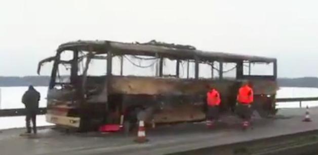 Autobus spłonął na ekspresówce S8 pomiędzy Tomaszowem Mazowieckim a Rawą Mazowiecką