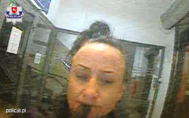 Kto rozpoznaje kobietę? Wypłacała pieniądze pochodzące z przestępstwa! 