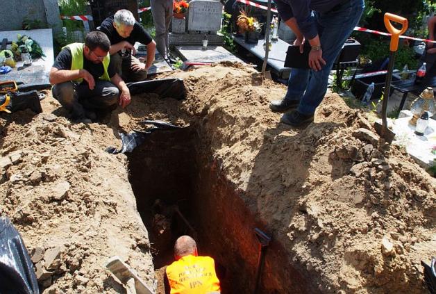 IPN rozpoczął poszukiwania nieznanych miejsc pochówku ofiar terroru komunistycznego na cmentarzu katolickim Łódź-Doły 