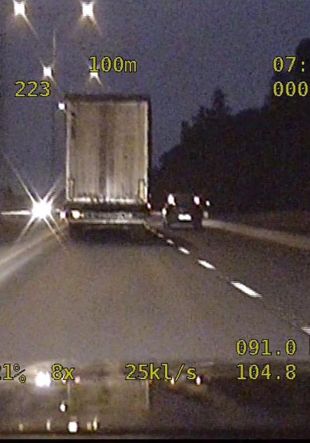 Pędził przez miasto TIR-em bez prawa jazdy i z zakazem