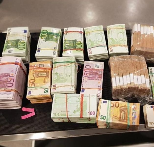 [VIDEO] Areszt dla podejrzanych o oszustwa i pranie pieniędzy. Kilkadziesiąt tysięcy poszkodowanych i straty sięgające 16 mln złotych