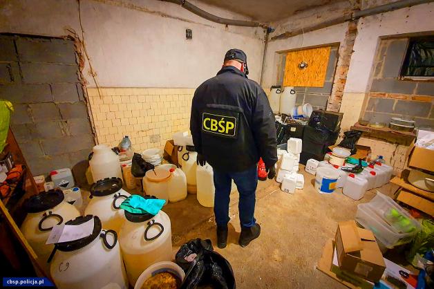 [VIDEO] CBŚP i KWP zlikwidowało laboratorium metamfetaminy, przejmując ponad 3 kg narkotyku
