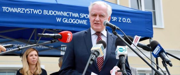Wicepremier Jarosław Gowin wręczył klucze do nowych mieszkań w Głogowie