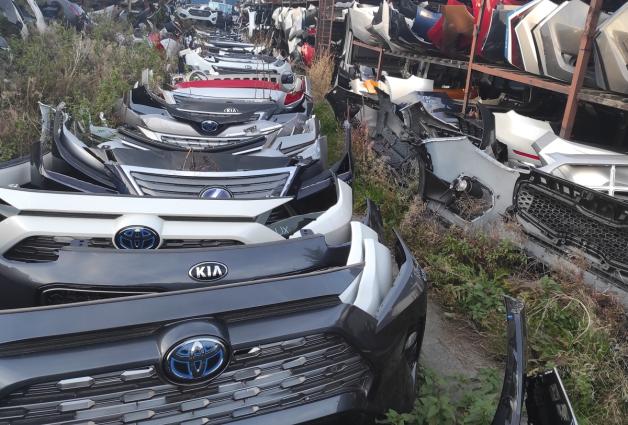 Samochodowe „dziuple” z częściami wartymi miliony