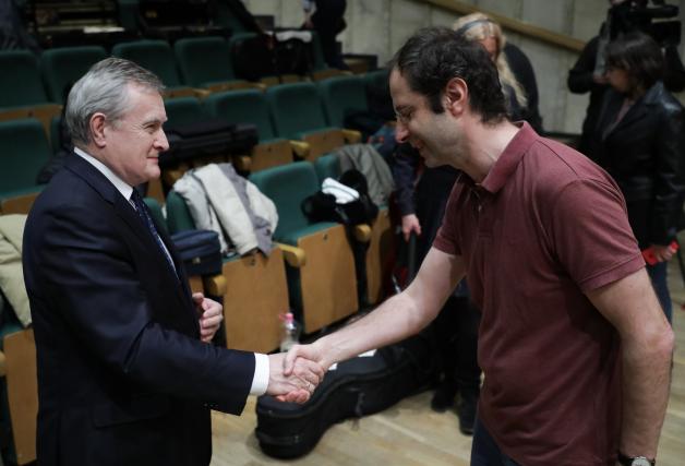 Muzycy z Kijowa z włoskim dyrygentem Luigim Gaggero są już w Polsce. Zagrają w Warszawie, Łodzi, Berlinie, Hamburgu, Dreźnie