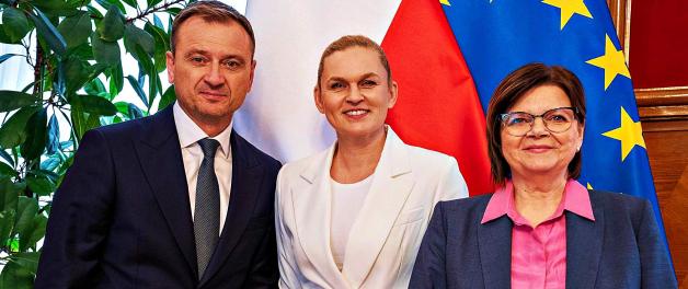 W czasie wspólnej konferencji prasowej Minister Edukacji Barbara Nowacka, Minister Zdrowia Izabela Leszczyna oraz Minister Sportu i Turystyki Sławomir Nitras ogłosili inaugurację prac nad nowym przedmiotem szkolnym pn. edukacja zdrowotna