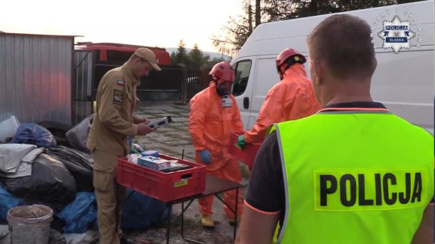[VIDEO] Policjanci zwalczający przestępczość gospodarczą z bielskiej komendy zlikwidowali nielegalną wytwórnię alkoholu
